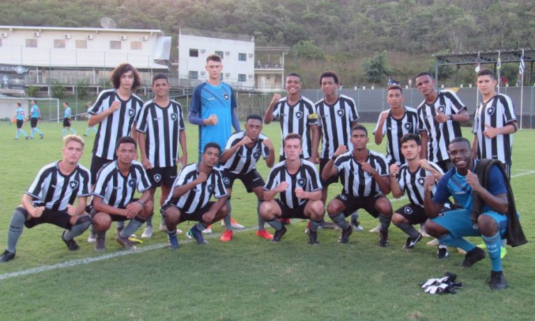 CAMPEONATO BRASILEIRO SUB-17. GRUPO A. PALMEIARS-SP. VASCO-RJ. ATLÉTICO-MG. CRUZEIRO-MG. GRUPO B. INTERNACIONAL-RS. VITÓRIA-BA. BOTAFOGO-RJ. AMÉRICA-MG.