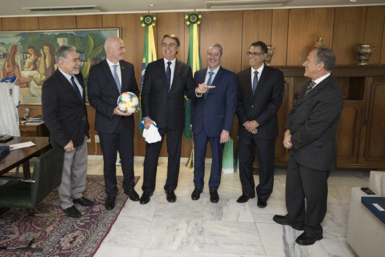 CBF. CONFEDERAÇÃO BRASILEIRA DE FUTEBOL. ROGÉRIO CABOCLO. FIFA. GIANNI INFANTINO. JAIR BOLSONARO. PRESIDENTE.