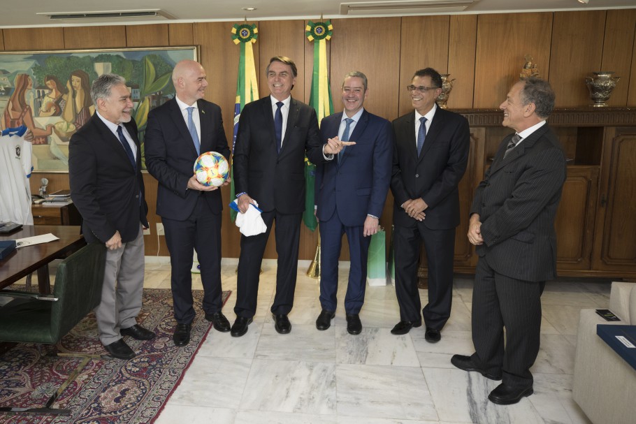 CBF. CONFEDERAÇÃO BRASILEIRA DE FUTEBOL. ROGÉRIO CABOCLO. FIFA. GIANNI INFANTINO. JAIR BOLSONARO. PRESIDENTE.