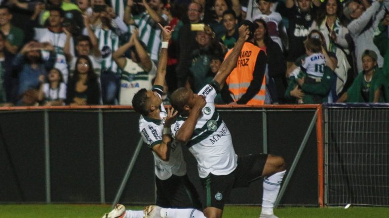 CAMPEONATO BRASILEIRO DA SÉRIE B. PRIMEIRA RODADA. CORITIBA-PR. PONTE PRETA-SP.