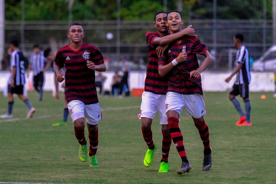 CAMPEONATO BRASILEIRO DE FUTEBOL SUB-17. SEGUNDA RODADA PRIMEIRA FASE. GRUPO A. ATLÉTICO-MG. PONTE PRETA-SP. SANTOS-SP. PALMEIRAS-SP. ATHLETICO-PR. CORITIBA-PR. VASCO-RJ. FLUMINENSE-RJ. GRUPO B. AMÉRICA-MG. CHAPECCOENSE-SC. FLAMENGO-RJ. BOTAFOGO-RJ. GRÊMIO-RS. INTERNACIONAL-RS. VITÓRIA-BA. BAHIA-BA.
