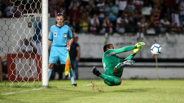 COPA DO BRASIL. QUARTA FASE. FLUMINENSE-RJ. CLASSIFICADO. SANTA CRUZ-PE. ELIMINADO. BAHIA-BA. CLASSIFICADO. LONDRINA-PR. ELIMINADO. OITAVAS DE FINAL.