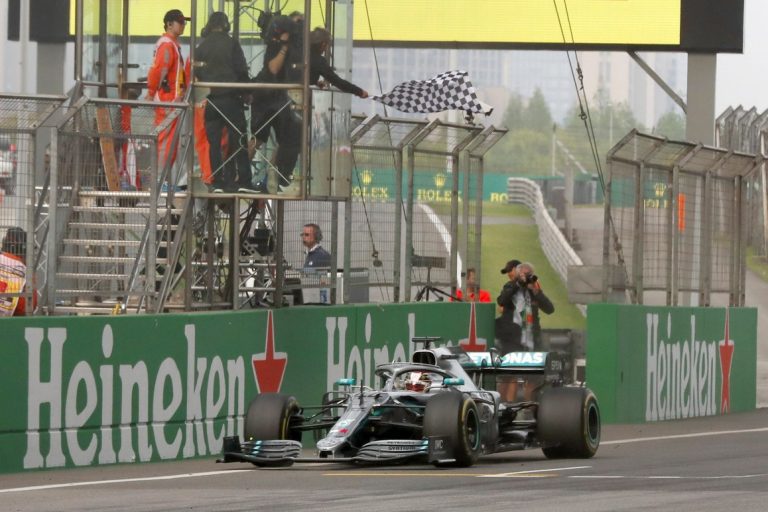 FÓRMULA 1. LEWIS HAMILTON. GRANDE PRÊMIO DE NÚMERO 1000. GP DA CHINA.