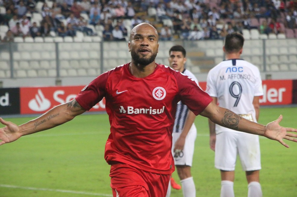 TAÇA LIBERTADORES DA AMÉRICA. FASE DE GRUPOS. QUINTA RODADA. GRUPO A. INTERNACIONAL-RS. BRASIL. ALIANZA LIMA. PERU. RIVER PLATE. ARGENTINA. PALESTINO. CHILE. GRUPO D. LDU. LIGA DEPORTIVA UNIVERSITÁRIA DE QUITO. EQUADOR. FLAMENGO-RJ. BRASIL. PEÑAROL. URUGUAI. SAN JOSÉ BOLÍVIA. GRUPO G. DEPORTES TOLIMA. COLÔMBIA. BOCA JUNIORS. ARGENTINA. ATHLETICO-PR. BRASIL. JORGE WILSTERMANN. BOLÍVIA. GRUPO H. UNIVERSIDAD CATÓLICA. CHILE. ROSÁRIO CENTRAL. ARGENTINA.