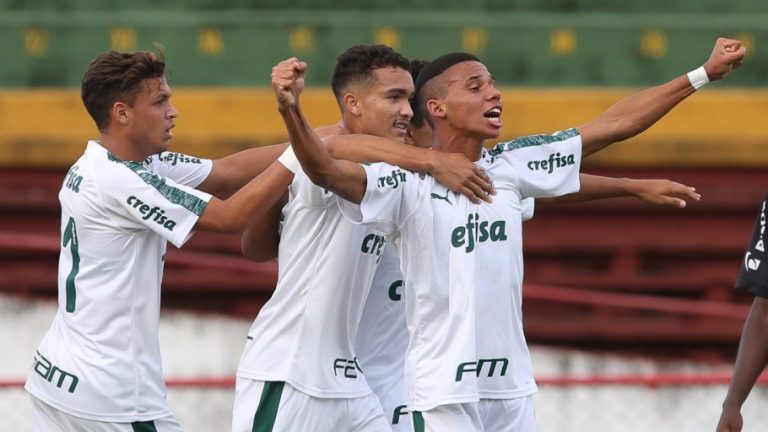 CAMPEONATO BRASILEIRO DE FUTEBOL SUB-17. PRIMEIRA FASE. SÉRIMA RODADA. GRUPO A. PALMEIRAS-SP. PONTE PRETA-SP. ATHLETICO-PR. VASCO-RJ. SPORT-PE. SANTOS-SP. ATLÉTICO-MG. CORITIBA-PR. GRUPO B. VITÓRIA-BA. CHAPECOENSE-SC. BOTAFOGO-RJ. GRÊMIO-RS. CORINTHIANS-SP. AMÉRICA-MG. FLAMENGO-RJ. BAHIA-BA.