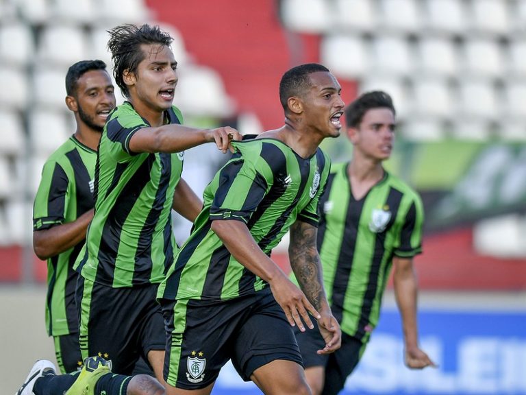CAMPEONATO BRASILEIRO DE FUTEBOL SUB-20. PRIMEIRA FASE. SPORT-PE. PALMEIRAS-SP.AMÉRICA-MG. CHAPECOENSE-SC. VITÓRIA-BA. SANTOS-SP. VASCO-RJ. INTERNACIONAL-RS. BOTAFOGO-RJ. ATLÉTICO-MG. GRÊMIO-RS. PONTE PRETA-SP. ATHLETICO-PR. BAHIA-BA.