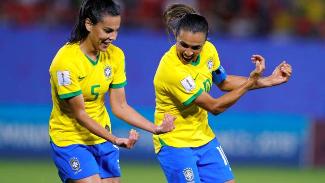 COPA DO MUNDO DE FUTEBOL FEMININO DE 2019. PRIMEIRA FASE. TERCEIRA RODADA. GRUPO C. ITÁLIA. PRIMEIRA COLOCADA. AUSTRÁLIA. SEGUNDA COLOCADA. BRASIL. TERCEIRA RODADA. JAMAICA. QUARTO LUGAR.