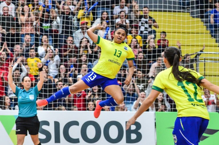 GRAND PRIX FEMININO FUTSAL. BRASIL. CAMPEÃO. ARGENTINA. PARAGUAI. CHILE.