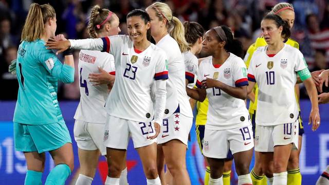 COPA DO MUNDO DE FUTEBOL FEMININO DE 2019. PRIMEIRA FASE. TERCEIRA RODADA. GRUPO F. ESTADOS UNIDOS. PRIMEIRA COLOCADA. SUÉCIA. SEGUNDA COLOCADA. CHILE. TERCEIRA COLOCADA. TAILÂNDIA. QUARTA COLOCADA.