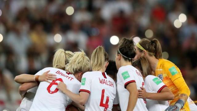 COPA DO MUNDO DE FUTEBOL FEMININO DE 2019. PRIMEIRA FASE. TERCEIRA RODADA. INGLATERRA. PRIMEIRO COLOCADO. JAPÃO SEGUNDO COLOCADO. ARGENTINA. TERCEIRO COLOCADO. ESCÓCIA. QUARTO COLOCADO.