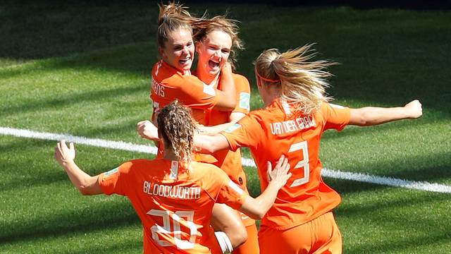 COPA DO MUNDO DE FUTEBOL FEMININO DE 2019. QUARTAS DE FINAL. ITÁLIA. ELIMINADA. HOLANDA. CLASSIFICADA. SEMIFINAIS. HOLANDA CONTRA ALEMANHA OU SUÉCIA.