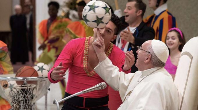 PAPA FRANCISCO. FEDERAÇÃO INTERNACIONAL DE PATINAÇÃO. ESPORTE. SOCIEDADE.