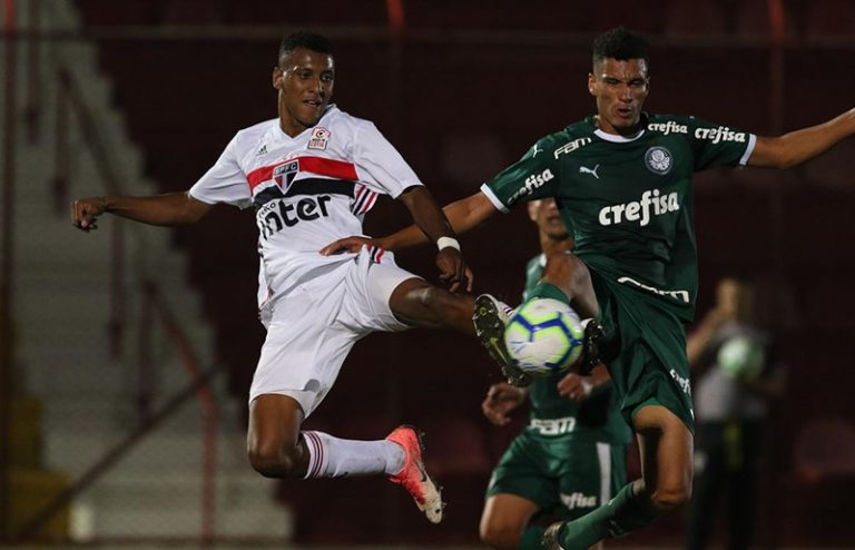 CAMPEONATO BRASILEIRO DE FUTEBOL SUB-17. QUARTAS DE FINAL. JOGO DE IDA. SÃO PAULO-SP. PALMEIRAS-SP.