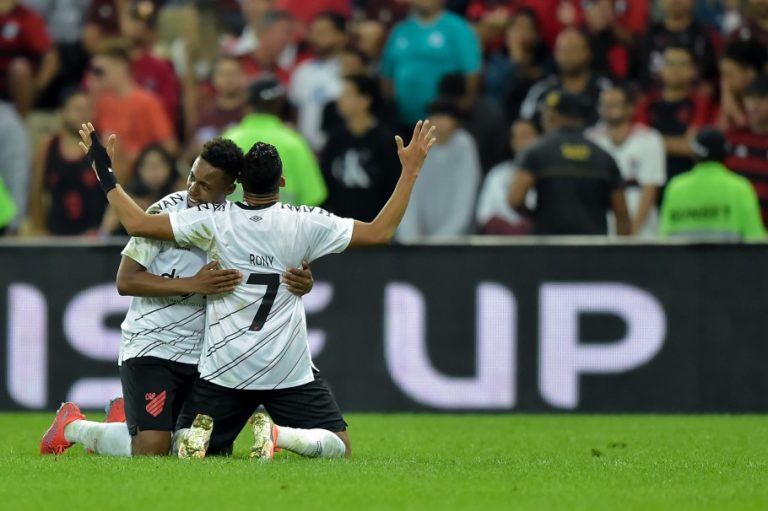 COPA DO BRASIL. QUARTAS DE FINAL. ATLÉTICO-MG. ELIMINADO. CRUZEIRO-MG. CLASSIFICADO. BAHIA-BA. ELIMINADO. GRÊMIO-RS. CLASSIFICADO. INTERNACIONAL-RS. CLASSIFICADO. PALMEIRAS-SP. ELIMINADO. FLAMENGO-rj. ELIMINADO. ATHLETICO-PR. CLASSIFICADO. SEMIFINAIS. CRUZEIRO-MG. INTERNACIONAL-RS. GRÊMIO-RS. ATHLETICO-PR.