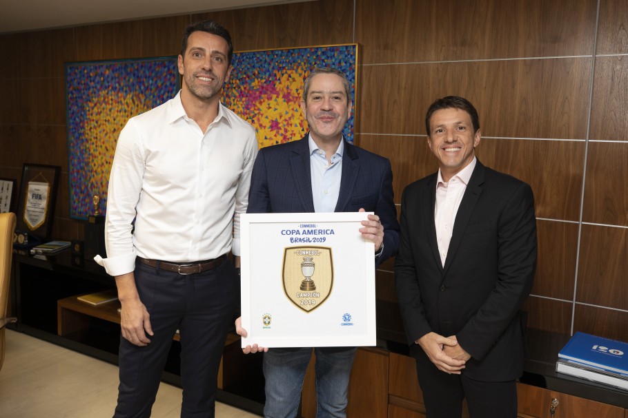 CBF. CONFEDERAÇÃO BRASILEIRA DE FUTEBOL. NOVO COORDENADOR TÉCNICO. JUNINHO PAULISTA. EDU GASPAR SAIU.