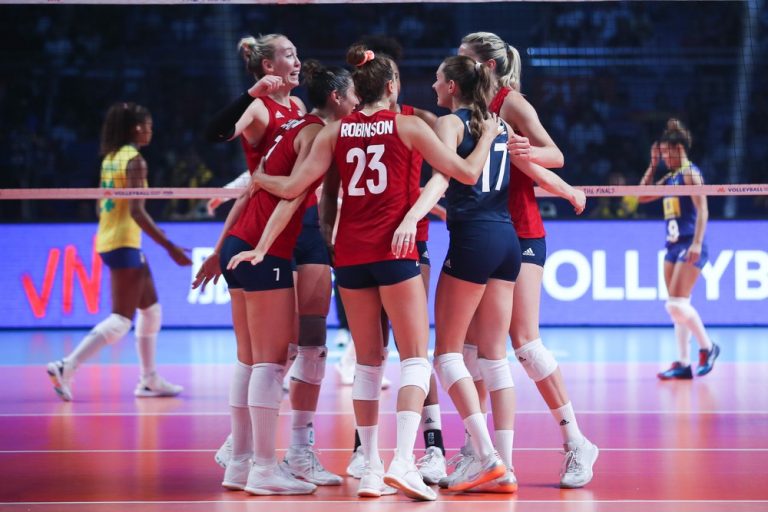 LIGA DAS NAÇÕES DE VÔLEI FEMININO. ESTADOS UNIDOS. CAMPEÃO. BRASIL. VICE-CAMPEÃO.
