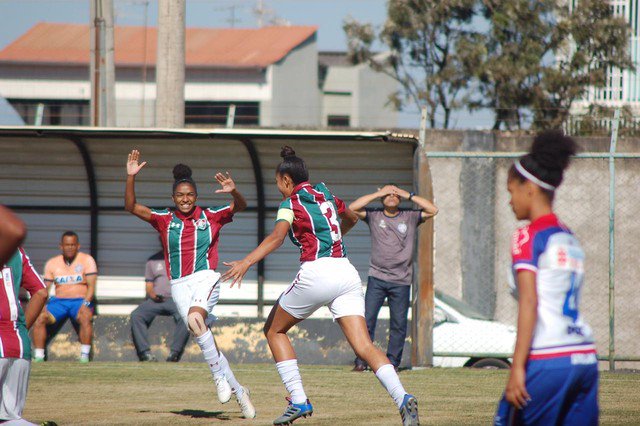 CAMPEONATO BRASILEIRO DE FUTEBOL FEMININO SUB-18. PRIMEIRA FASE. PRIMEIRA RODADA. GRUPO D. FLUMINENSE-RJ. BAHIA-BA. MINAS ICESP-DF. PALMEIRAS-SP. GRUPO F. VASCO-RJ. PINHEIRENSE-PA. PAYSANDU-PA. IRANDUBA-AM.