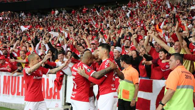 TAÇA LIBERTADORES DA AMÉRICA. OITAVAS DE FINAL. JOGOS DE VOLTA. FLAMENGO-RJ. BRASIL. CLASSIFICADO. EMELEC. EQUADOR. ELIMINADO. INTERNACIONAL-RS. BRASIL. CLASSIFICADO. NACIONAL. URUGUAI. ELIMINADO. SAN LORENZO. ARGENTINA. ELIMINADO. CERRO PORTEÑO. PARAGUAI. CLASSIFICADO. BOCA JUNIORS. ARGENTINA. CLASSIFICADO. ATHLETICO-PR. BRASIL. ELIMINADO. QUARTAS DE FINAL. RIVER PLATE. ARGENTINA. CERRO PORTEÑO. PARAGUAI. LIGA DEPORTIVA UNIVERSITÁRIA DE QUITO. EQUADOR. PALMEIRAS-SP. BRASIL. CONTRA GRÊMIO-RS. BRASIL OU LIBERTAD. PARAGUAI. INTERNACIONAL-RS. BRASIL. FLAMENGO-RJ. BRASIL.