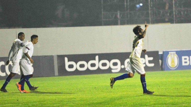 CAMPEONATO BRASILEIRO DA SÉRIE B. PRIMEIRA FASE. DÉCIMA RODADA. PARANÁ CLUBE-PR. BRASIL DE PELOTA-RS.
