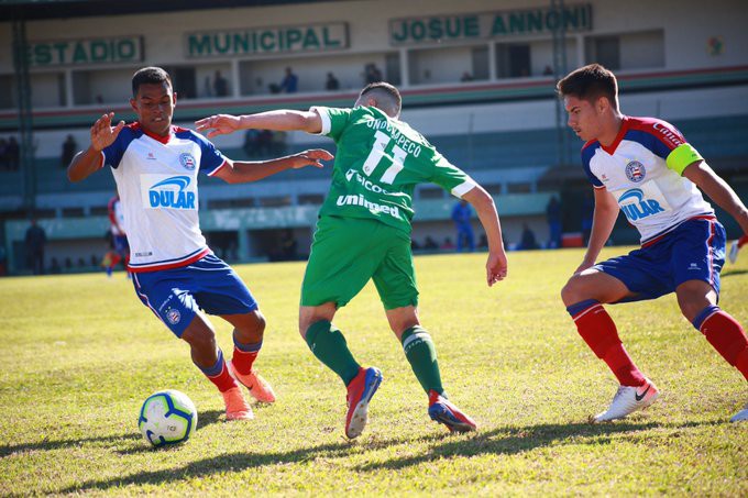 CAMPEONATO BRASILEIRO DA SUB-20. PRIMEIRA FASE. DÉCIMA PRIMEIRA RODADA. VASCO-RJ. SANTOS-SP. BAHIA-BA. CHAPECOENSE-SC. FLAMENGO-RJ. GRÊMIO-RS. ATLÉTICO-MG. AMÉRICA-MG. BOTAFOGO-RJ. CORITIBA-PR. ATHLETICO-PR. FLUMINENSE-RJ. INTERNACIONAL-RS. PONTE PRETA-SP. VITÓRIA-BA. SPORT-PE.