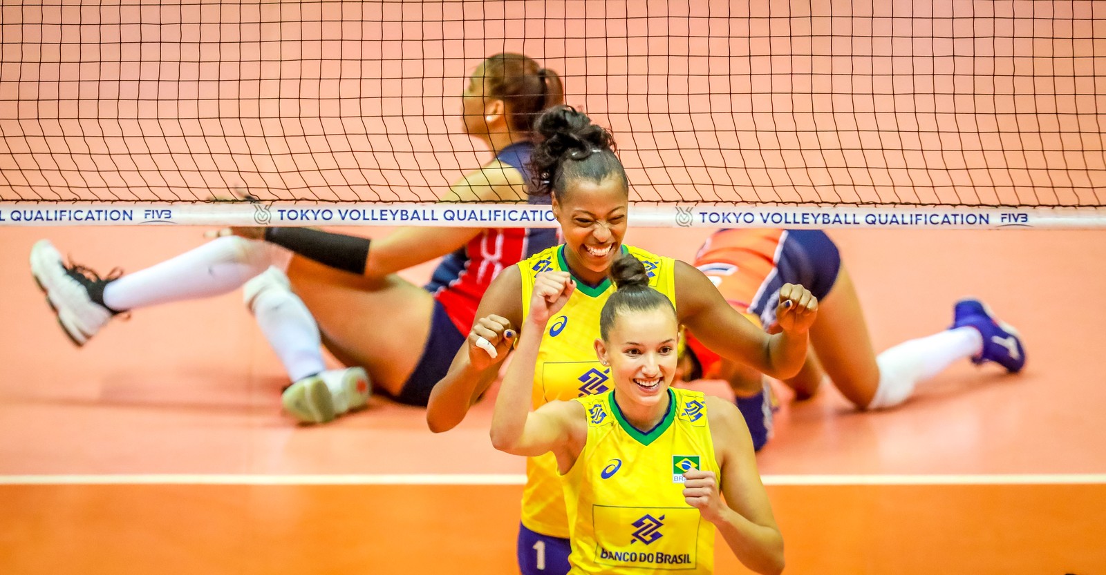 PRÉ OLÍMPICO DE VÔLEI FEMININO. BRASIL. REPÚBLICA DOMINICANA. AZERBAIJÃO. CAMARÕES.