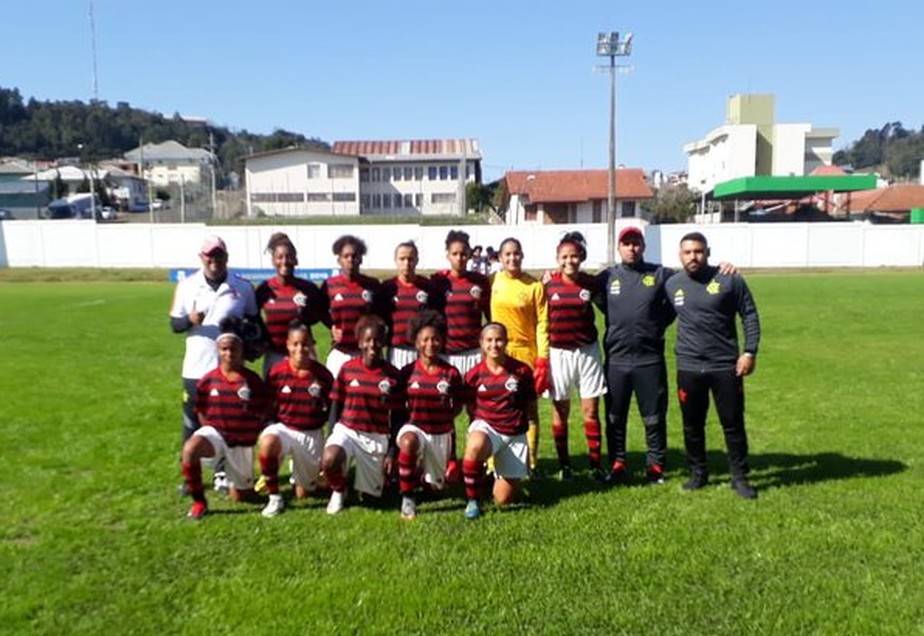 CAMPEONATO BRASILEIRO DE FUTEBOL FEMININO SUB-18. SEGUNDA FASE. PRIMEIRA RODADA. GRUPO G. FLAMENGO-RJ. SANTOS-SP. VITÓRIA-BA. INTERNACIONAL-RS. GRUPO H. VASCO-RJ. IRANDUBA-AM. SÃO PAULO-SP. FLUMINENSE-RJ.