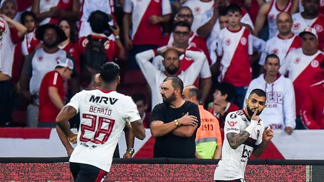TAÇA LIBERTADORES DA AMÉRICA. QUARTAS DE FINAL. JOGOS DE VOLTA. FLAMENGO-RJ. BRASIL. CLASSIFICADO. INTERNACIONAL-RS. BRASIL. ELIMINADO. BOCA JUNIORS. ARGENTINA. CLASSIFICADO. LIF=GA DEPORTIVA UNIVERSITÁRIA. EQUADOR. ELIMINADA. SEMIFINAIS. BOCA JUNIORS. ARGENTINA. CONTRA RIVER PLATE. ARGENTINA OU CERRO PORTEÑO. PARAGUAI. GRÊMIO-RS. BRASIL. FLAMENGO-RJ. BRASIL.