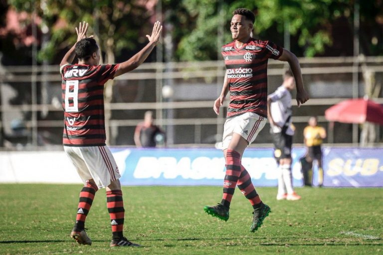 CAMPEONATO BRASILEIRO DE FUTEBOL SUB-20. PRIMEIRA FASE. NONA RODADA. CRUZEIRO-MG. BOTAFOGO-RJ. VASCO-RJ. CORINTHIANS-SP. FLAMENGO-RJ. PONTE PRETA-SP. PALMEIRAS-SP. CORITIBA-PR. ATLÉTICO-MG. BAHIA-BA. GRÊMIO-RS. AMÉRICA-MG. ATHLETICO-PR. VITÓRIA-BA. CHAPECOENSE-SC. SÃO PAULO-SP.
