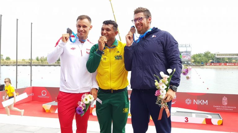 ISAQUIAS QUEIRÓZ. CAMPEÃO MUNDIAL DE CANOAGEM.