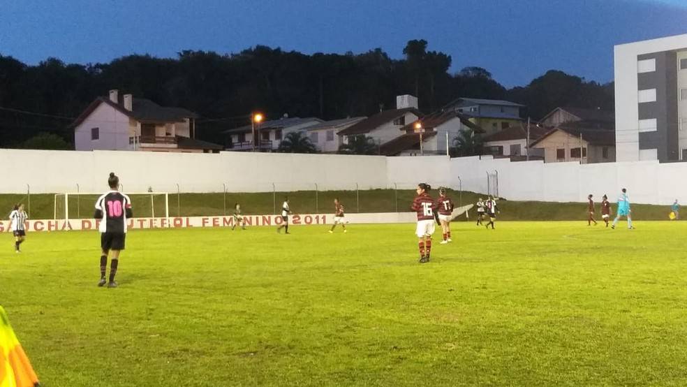 CAMPEONATO BRASILEIRO DE FUTEBOL FEMININO SUB-18. SEMIFINAL. GRUPO G. SANTOS-SP. PRIMEIRO COLOCADO. INTERNACIONAL-RS. SEGUNDO COLOCADO. FLAMENGO-RJ. TERCEIRO COLOCADO. VITÓRIA-BA. QUARTO COLOCADO. GRUPO H. IRANDUBA-AM. PRIMEIRO COLOCADO. SÃO PAULO-SP. SEGUNDO COLOCADO. VASCO-RJ. TERCEIRO COLOCADO. FLUMINENSE-RJ. QUARTO COLOCADO.