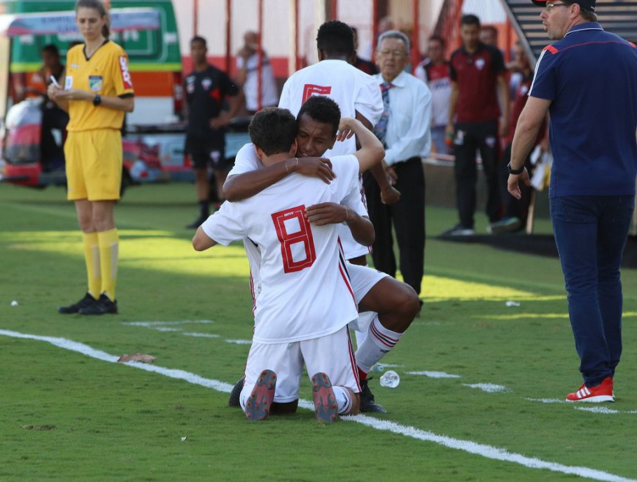 COPA DO BRASIL SUB-17. OITAVAS DE FINAL. JOGOS DE IDA. ATLÉTICO-GO. SÃO PAULO-SP. CEARÁ-CE. PROGRESSO-RS. VITÓRIA-BA. FLUMINENSE-RJ. INTERNACIONAL-RS. NÁUTICO-PE. PALMEIRAS-SP. BETIM-MG. TREM-AP. TUBARÃO-SC. CARAJÁS-PA.