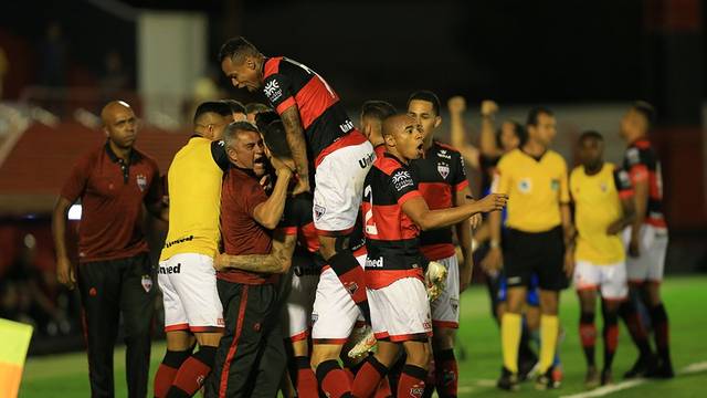 CAMPEONATO BRASILEIRO DA SÉRIE B. DÉCIMA SEXTA RODADA. PRIMEIRA FASE. CORITIBA-PR. OESTE-SP. ATLÉTICO-GO. BRASIL DE PELOTAS-RS.