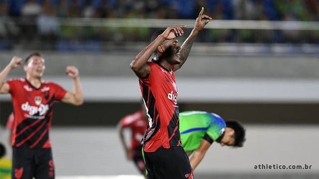 LEAVEN CUP. ATHLETICO-PR. BRASIL. CAMPEÃO. SHONAN BEK=LLMARE. JAPÃO. VICE-CAMPEÃO.