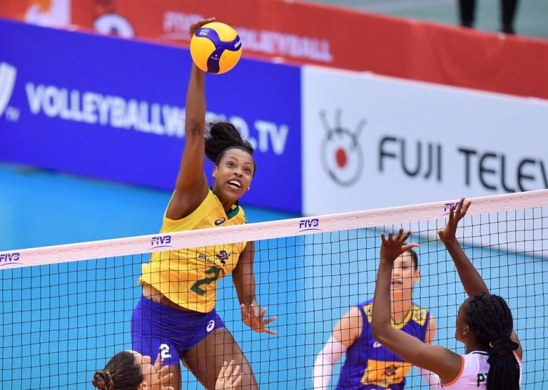 COPA DO MUNDO DE VÔLEI FEMININO. BRASIL. CAMARÕES.