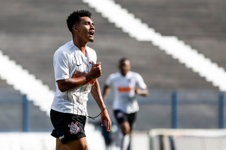 CAMPEONATO BRASILEIRO SUB-20 DE 2019. PRIMEIRA FASE. DÉCIMA QUINTA RODADA. VASCO-RJ. CORITIBA-PR. CORINTHIANS-SP. ATHLETICO-PR. ATLÉTICO-MG. CORITIBA-PR. SANTOS-SP. GRÊMIO-RS. CRUZEIRO-MG. INTERNACIONAL-RS. CHAPECOENSE-SC. BOTAFOGO-RJ.