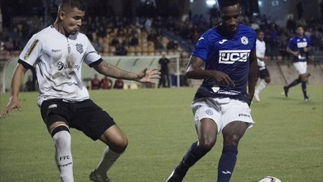 CAMPEONATO BRASILEIRO DA SÉRIE B. PRIEMIRA FASE. VIGÉSIMA PRIMEIRA RODADA. SÃO BENTO-SP. FIGUEIRENSE-SC.
