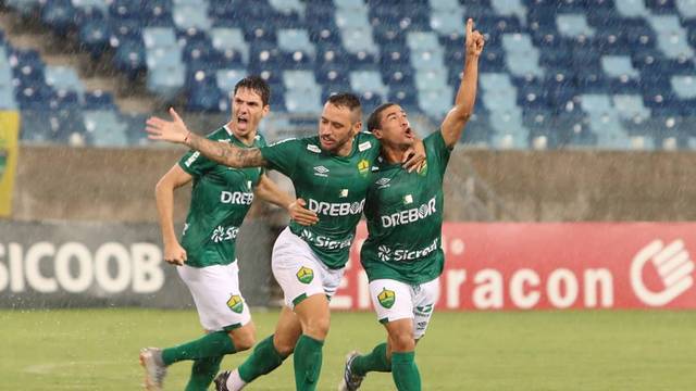 CAMPEONATO BRASILEIRO DA SÉRIE B. PRIMEIRA FASE. TRIGÉSIMA RODADA. CUIABÁ-MT. GUARANI-SP. BOTAFOGO-SP. ATLÉTICO-GO.