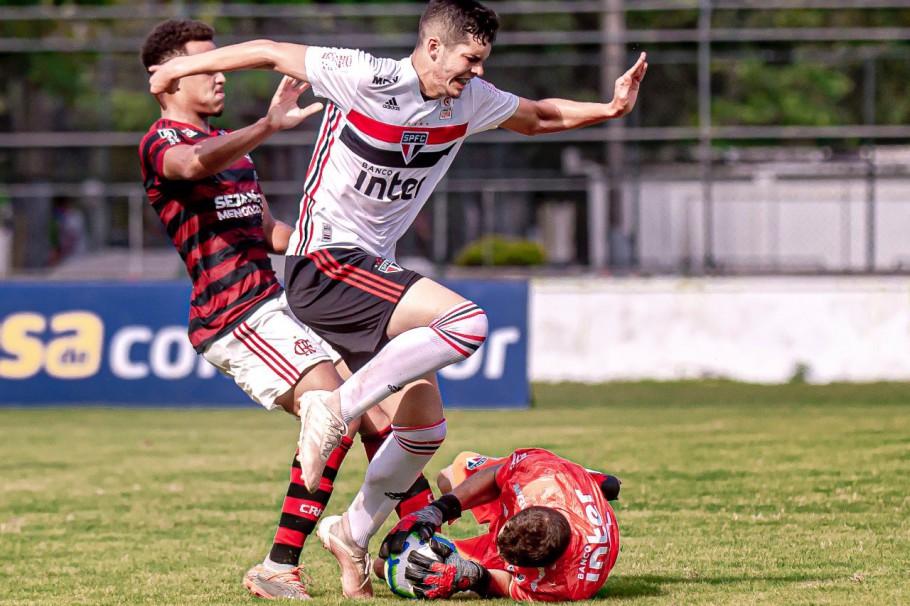 CAMPEONATO BRASILEIRO SUB-20. PRIMEIRA FASE. VASCO-RJ. PRIMEIRO LUGAR. CORINTHIANS-SP. SEGUNDO LUGAR. FLAMENGO-RJ. TERCEIRO LUGAR. PALMEIRAS-SP. QUARTO LUGAR. CRUZEIRO-MG. QUINTO LUGAR. FLUMINENSE-RJ. SEXTO LUGAR. SÃO PAULO-SP. SÉTIMO LUGAR. ATLÉTICO-MG. OITAVO LUGAR. AMÉRICA-MG.