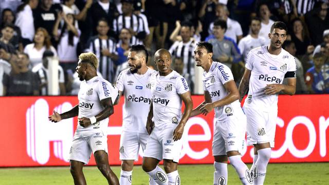 CAMPEONATO BRASILEIRO DA SÉRIE A. PRIMEIRA FASE. FORTALEZA-CE. CHAPECOENSE-SC. VIGÉSIMA QUARTA RODADA. CSA-AL. INTERNACIONAL-RS. BOTAFOGO-RJ. GOIÁS-GO. PALMEIRAS-SP. SANTOS-SP. GRÊMIO-RS. CEARÁ-CE. SÃO PAULO-SP. BAHIA-BA. CRUZEIRO-MG. FLUMINENSE-RJ.