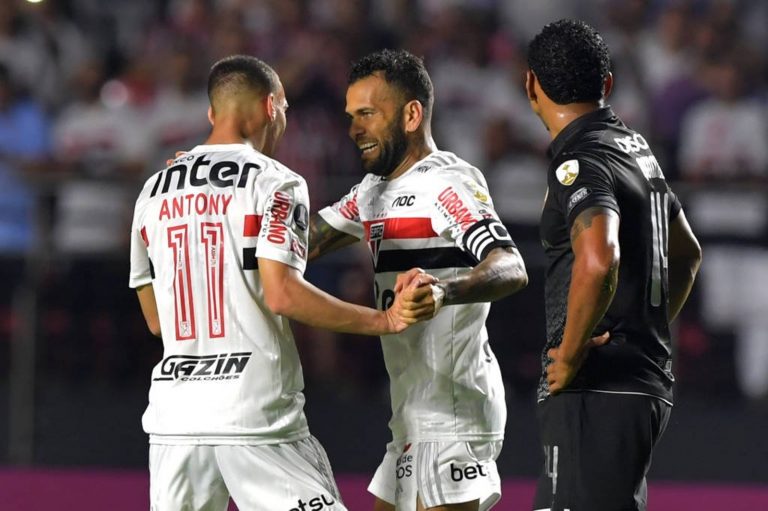 TAÇA LIBERTADORES DA AMÉRICA DE 2020. FASE DE GRUPOS. GRUPO A. INDEPENDIENTE DEL VALLE. EQUADOR. FLAMENGO-RJ. BRASIL. BARCELONA DE GUAYAQUIL. EQUADOR. JUNIOR BARRANQUILLA. COLÔMBIA. GRUPO D. SÃO PAULO-SP. BRASIL. LIGA DEPORTIVA UNIVERSITÁRIA. EQUADOR. GRUPO H. OLIMPIA. PARAGUAI. DEFENSA Y JUSTICIA. ARGENTINA.