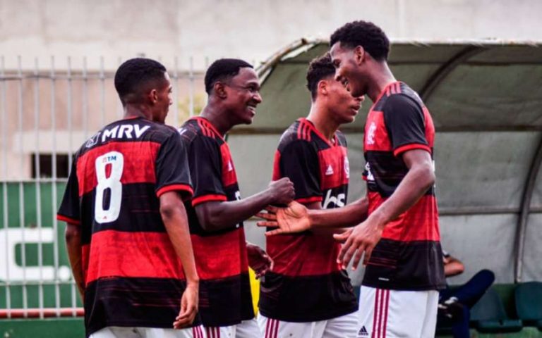 CAMPEONATO BRASILEIRO DE FUTEBOL SUB-17. PRIMEIRA FASE. PRIMEIRA RODADA. FLAMENGO-RJ. CRUZEIRO-MG. SÃO PAULO-SP. FLUMINENSE-RJ. INTERNACIONAL-RS. SANTOS-SP.