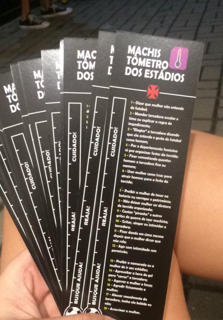 MULHER NO ESTÁDIO.