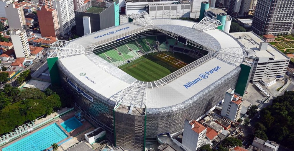 FUTEBOL BRASILEIRO. ARENAS.