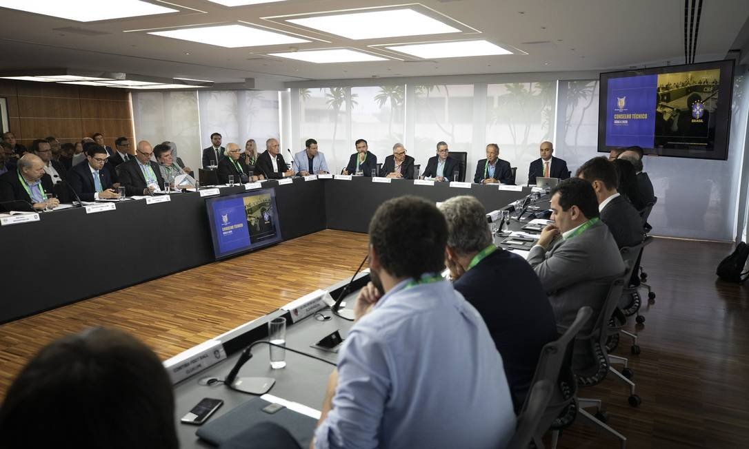 FUTEBOL BRASILEIRO. CBF. CONFEDERAÇÃO BRASILEIRA DE FUTEBOL.