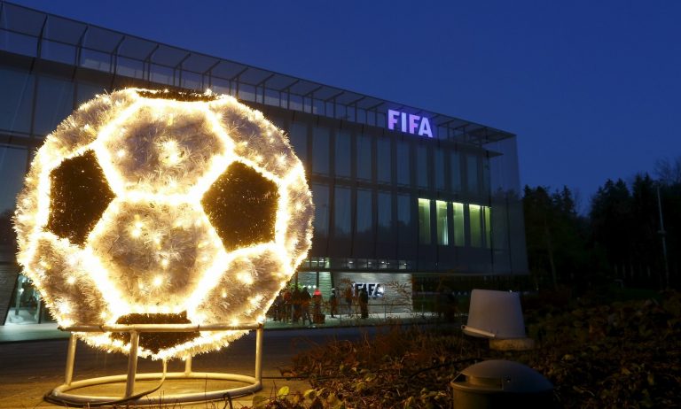FUTEBOL INTERNACIONAL. TRANSFERÊNCIA DE JOGADORES.