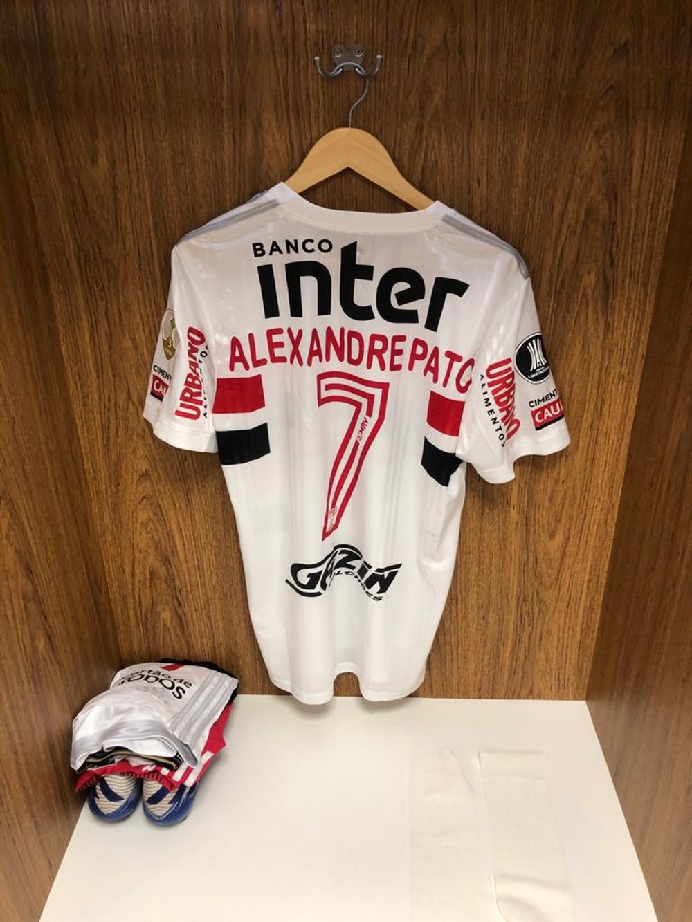 FUTEBOL BRASILEIRO. FLAMENGO-RJ. CRUZEIRO-MG. SÃO PAULO-SP. INTERNACIONAL-RS. ADIDAS.
