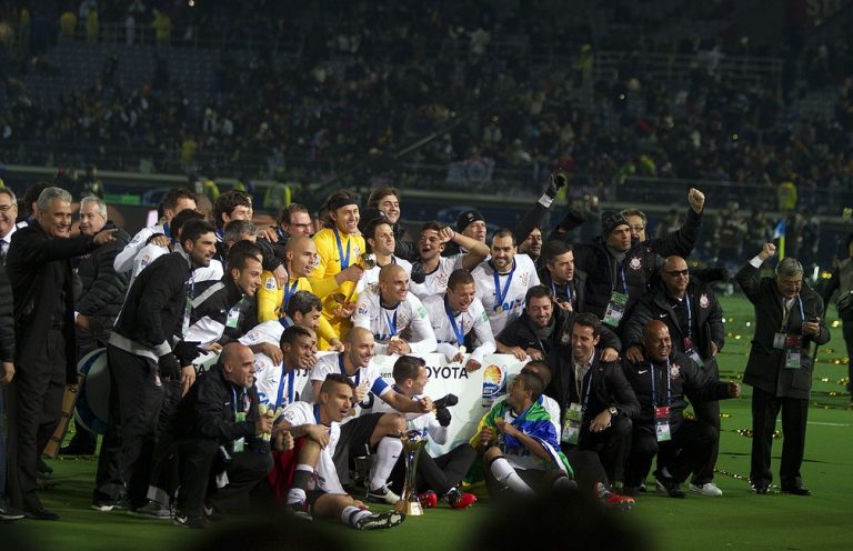 MUNDIAL DE CLUBES DA FIFA. 2005. SÃO PAULO-SP. BRASIL. CAMPEÃO. LIVERPOOL. INGLATERRA. CORINTHIANS-SP. BRASIL. CAMPEÃO. CHELSEA. INGLATERRA. DANILO.