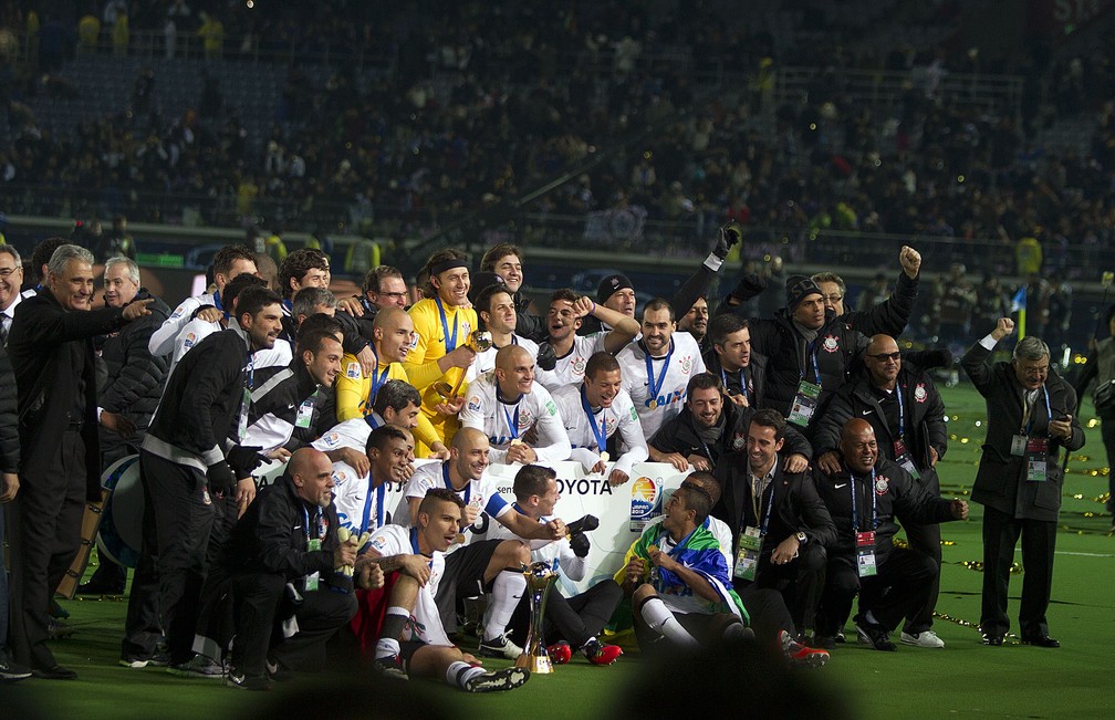 MUNDIAL DE CLUBES DA FIFA. 2005. SÃO PAULO-SP. BRASIL. CAMPEÃO. LIVERPOOL. INGLATERRA. CORINTHIANS-SP. BRASIL. CAMPEÃO. CHELSEA. INGLATERRA. DANILO.