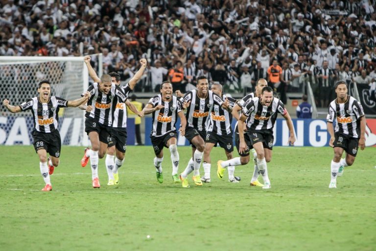 TAÇA LIBERTADORES DA AMÉRICA DE 2019. 2013. 1983. MUNDIAL DE CLUBES DE 2012. CAMPEONATO BRASILEIRO DE 1988. COPA DO BRASIL DE 2008.