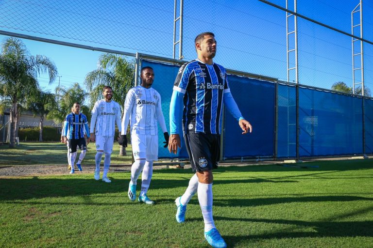 GRÊMIO-RS. UNIFORMES NOVOS.